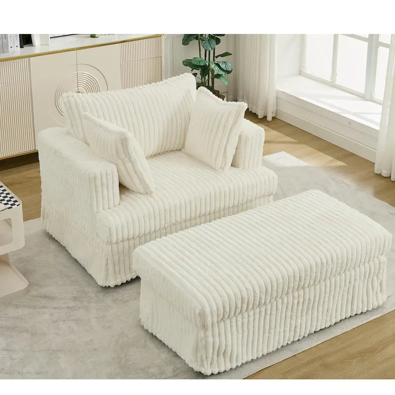 Übergroßer gepolsterter Chaiselongue-Sessel mit Hocker und Kissen