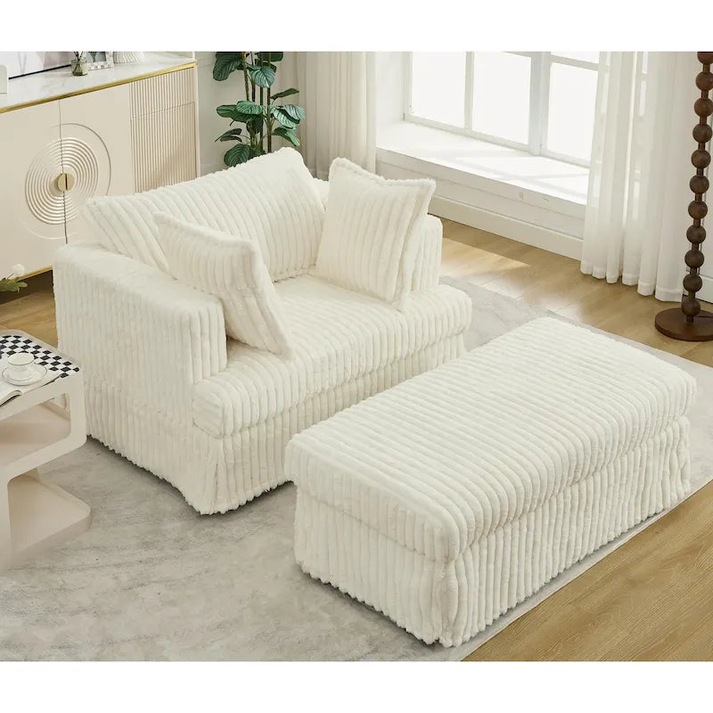 Übergroßer gepolsterter Chaiselongue-Sessel mit Hocker und Kissen