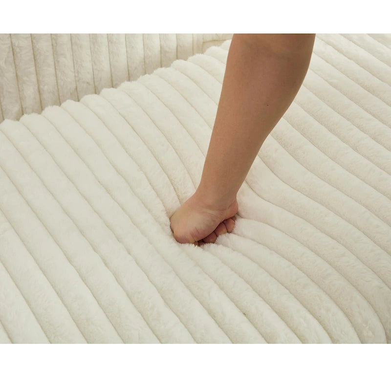 Übergroßer gepolsterter Chaiselongue-Sessel mit Hocker und Kissen