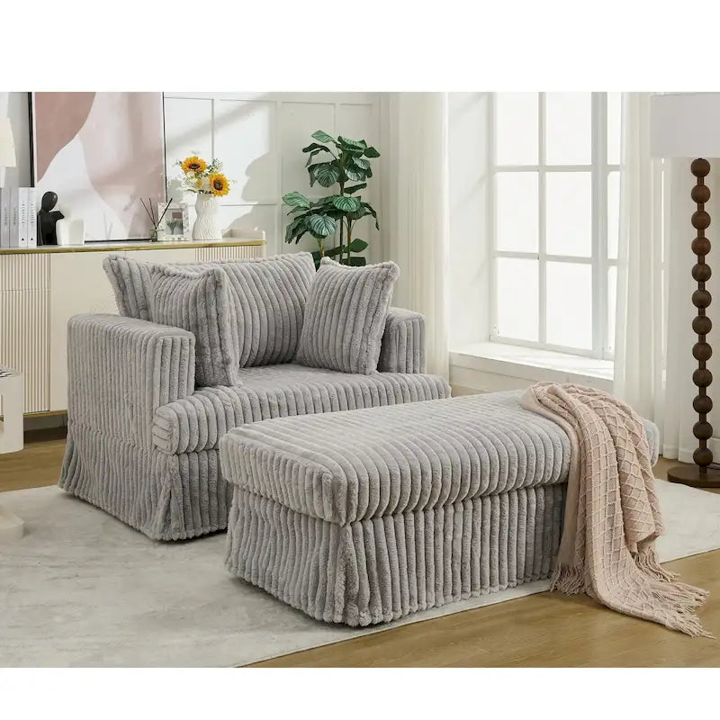 Übergroßer gepolsterter Chaiselongue-Sessel mit Hocker und Kissen