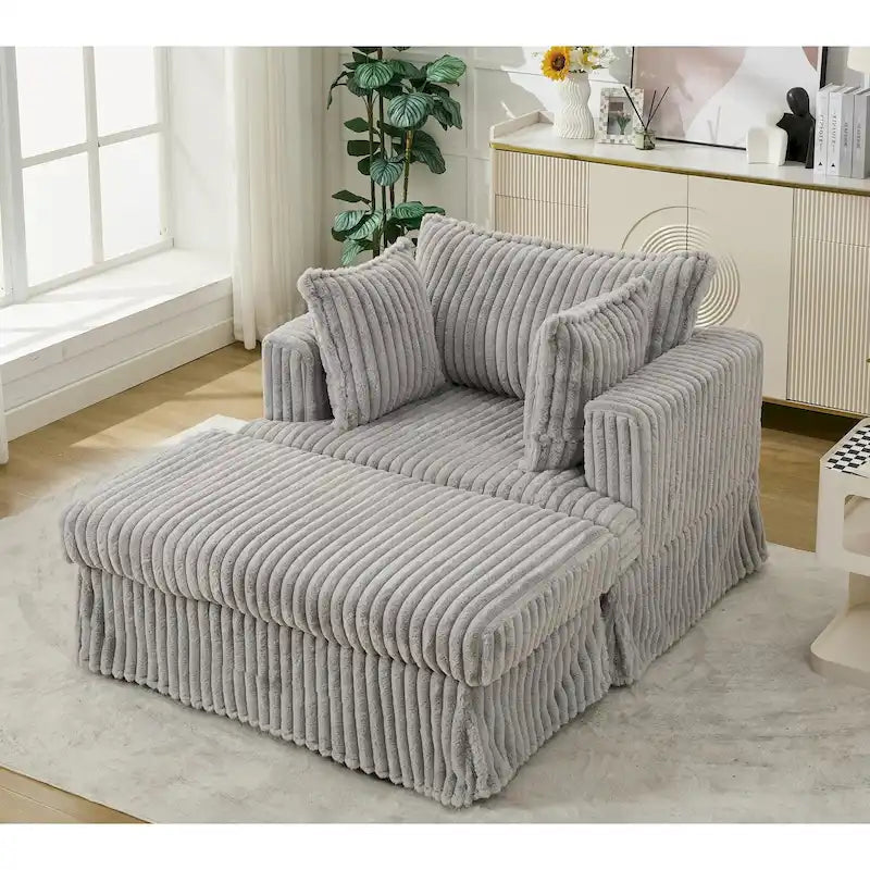 Übergroßer gepolsterter Chaiselongue-Sessel mit Hocker und Kissen