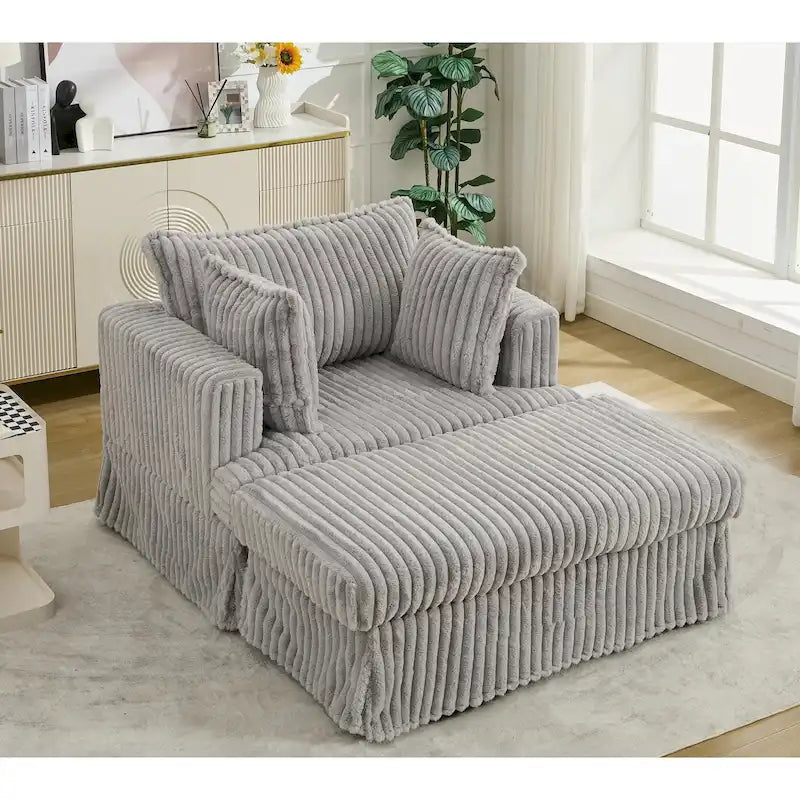 Übergroßer gepolsterter Chaiselongue-Sessel mit Hocker und Kissen