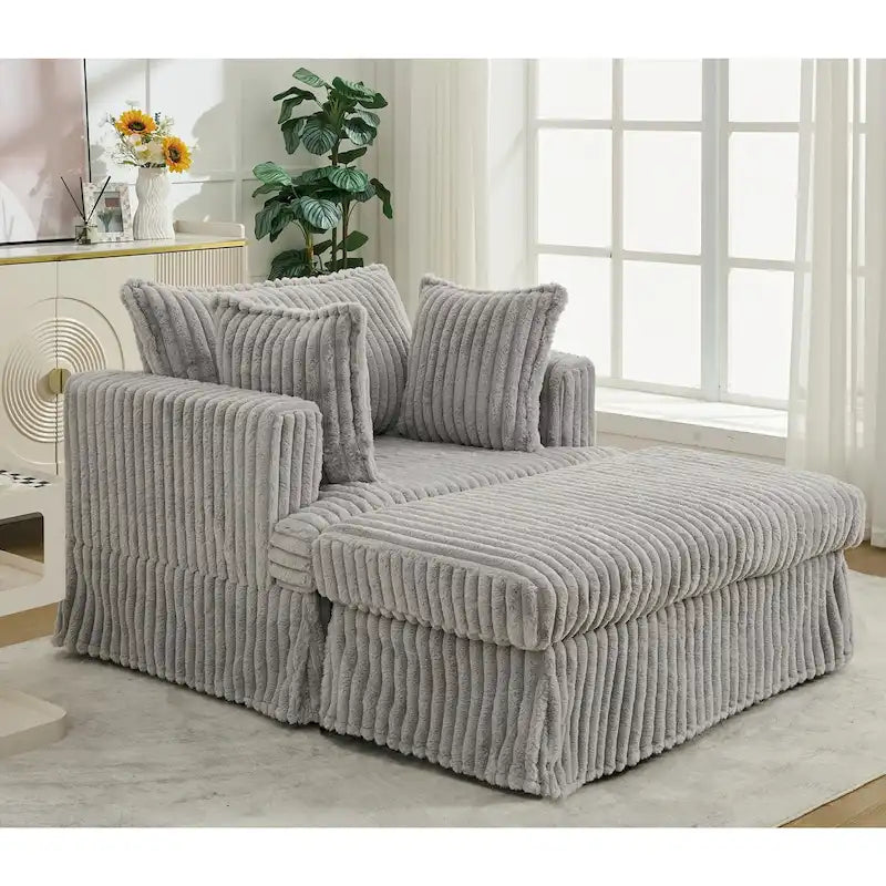 Übergroßer gepolsterter Chaiselongue-Sessel mit Hocker und Kissen