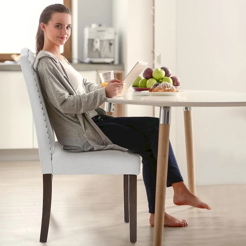 Gepolsterte Esszimmerstühle, 2er-Set, moderne gepolsterte Stoffstühle für das Esszimmer mit Nagelkopfbesatz und Holzbeinen